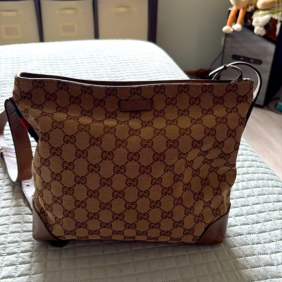 Gucci Handbags - 100% Authentic Gucci hand bag. Great pre-loved condition.